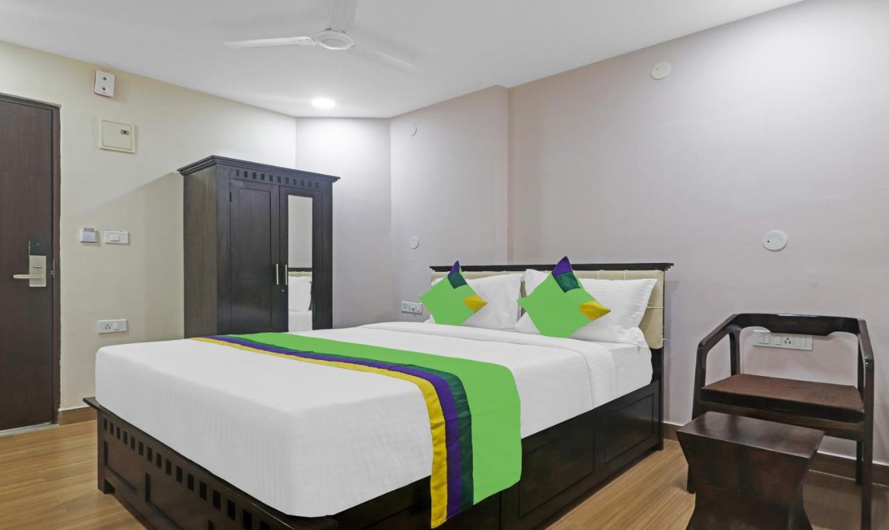Treebo Purple Square Hotel Хидерабад Екстериор снимка