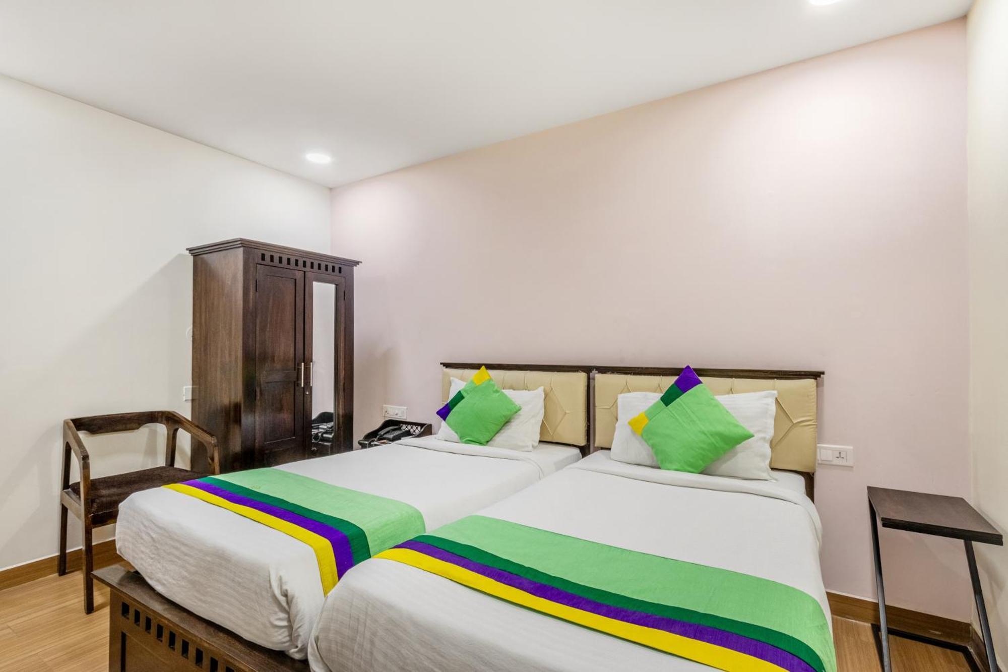 Treebo Purple Square Hotel Хидерабад Екстериор снимка