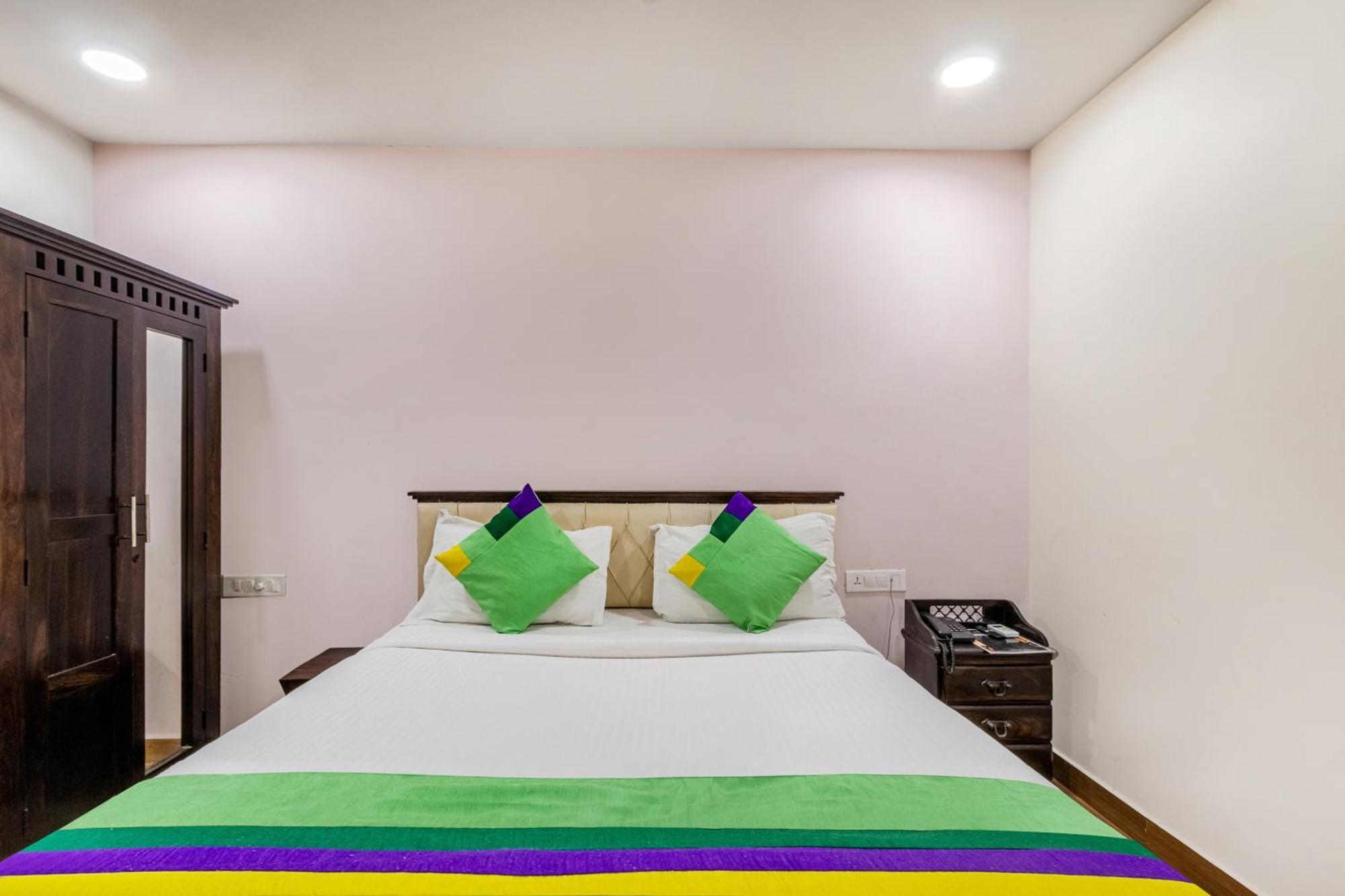 Treebo Purple Square Hotel Хидерабад Екстериор снимка