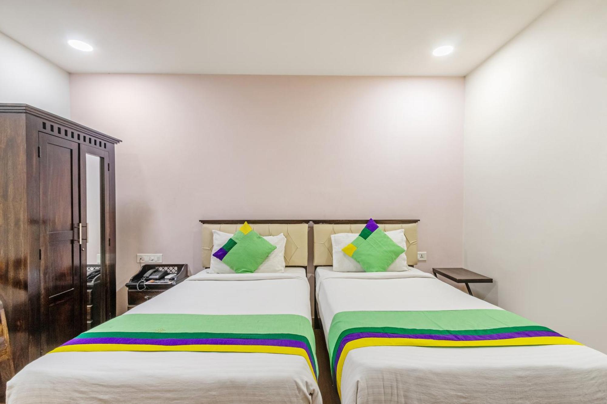 Treebo Purple Square Hotel Хидерабад Екстериор снимка