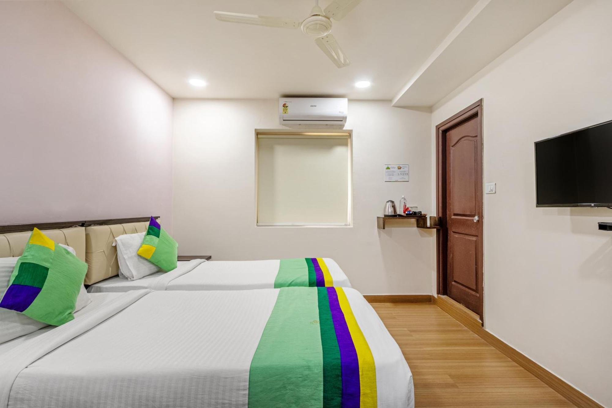 Treebo Purple Square Hotel Хидерабад Екстериор снимка