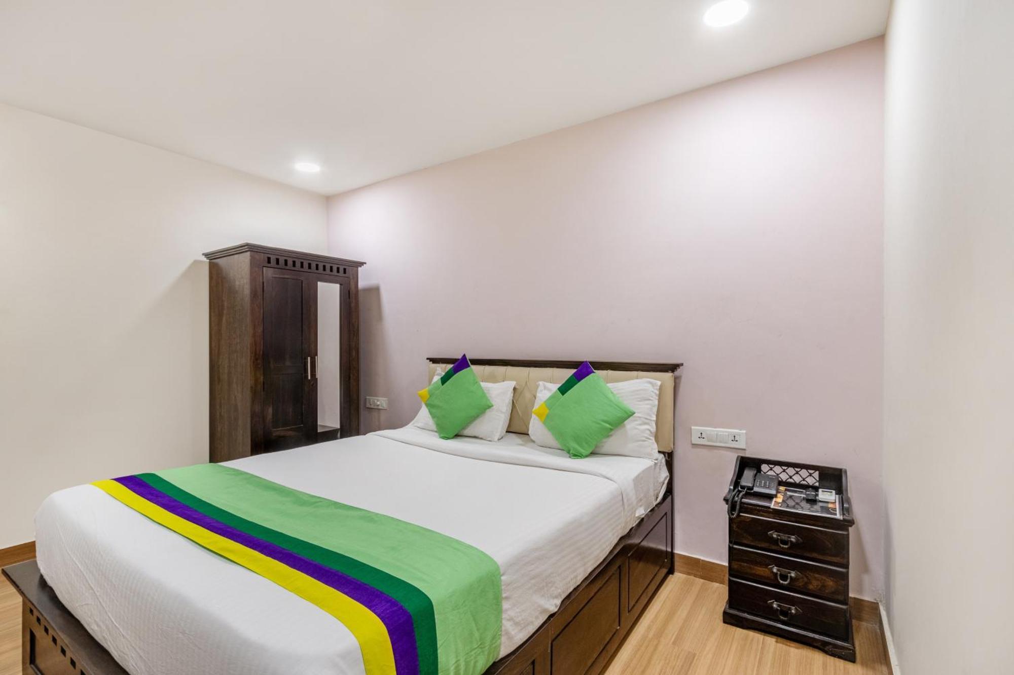 Treebo Purple Square Hotel Хидерабад Екстериор снимка