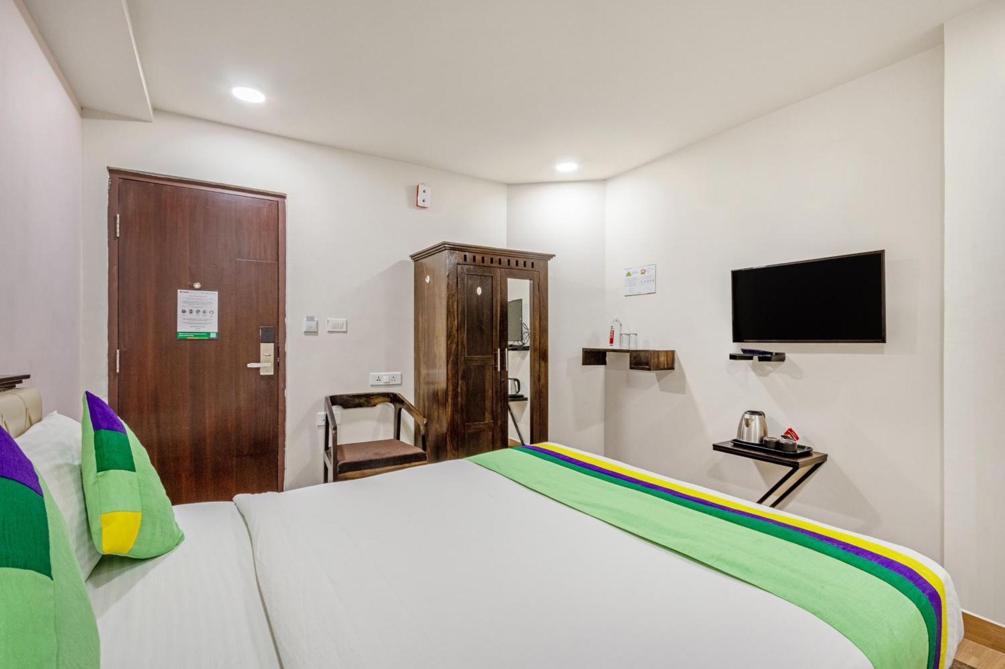 Treebo Purple Square Hotel Хидерабад Екстериор снимка