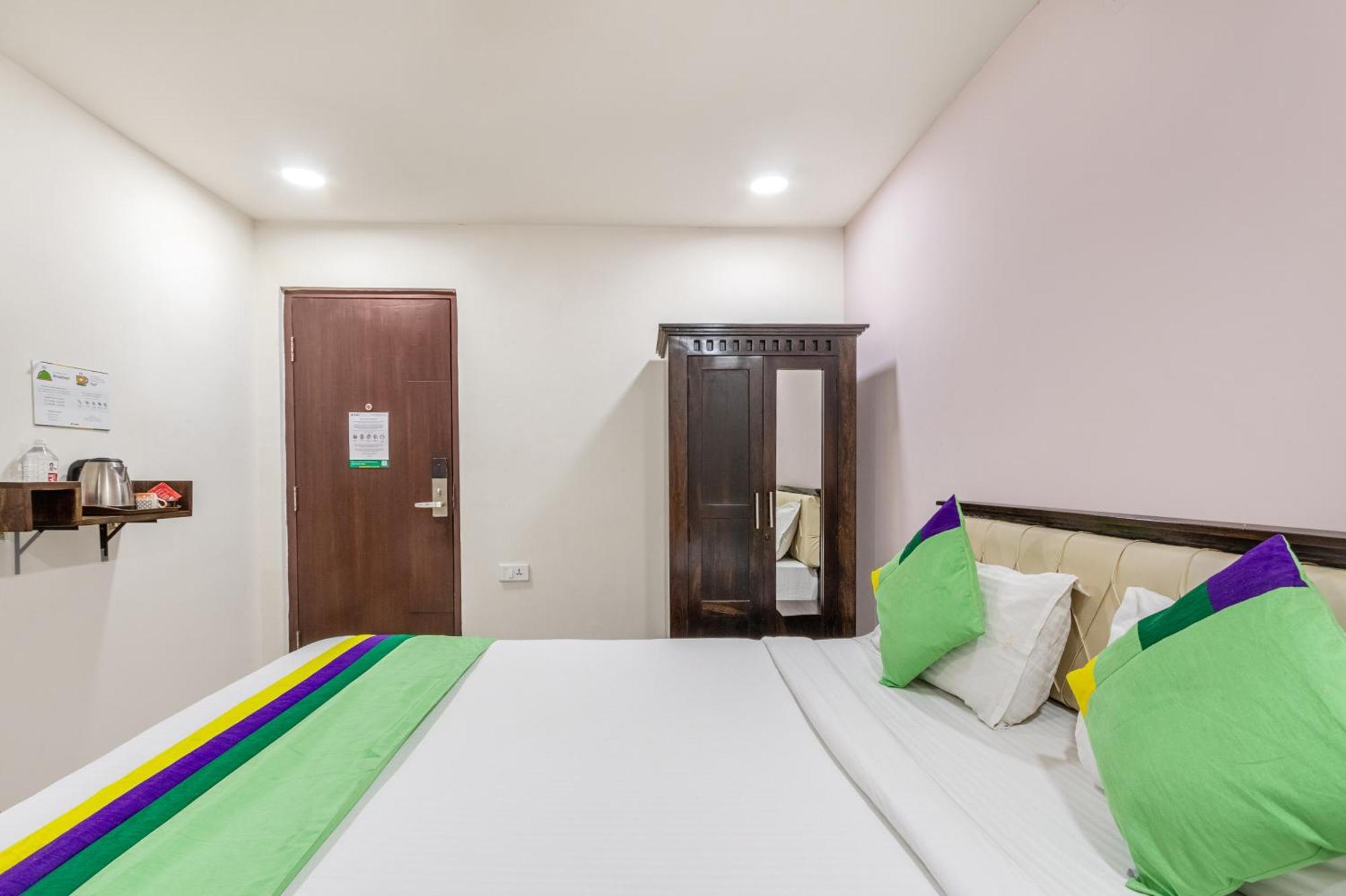 Treebo Purple Square Hotel Хидерабад Екстериор снимка