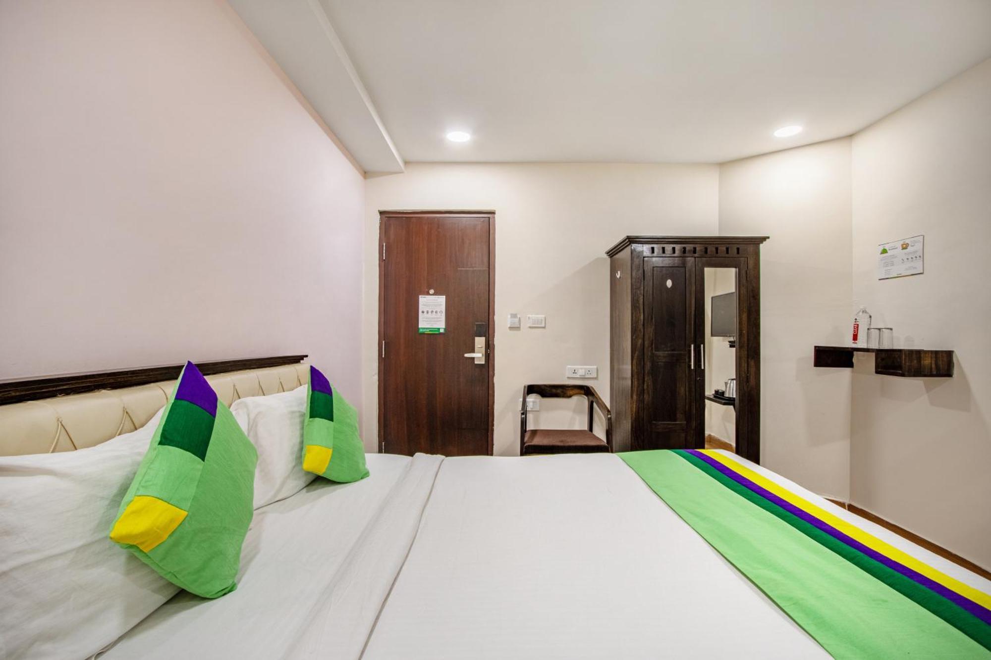 Treebo Purple Square Hotel Хидерабад Екстериор снимка